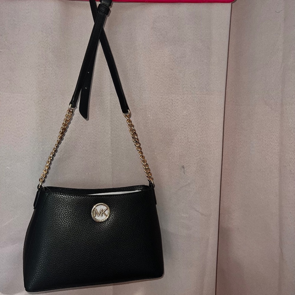*New with Tags* Michael Kors Crossbody Leather Bag with Gold Chain